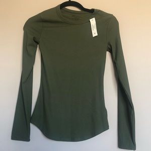 NWT no boundaries Crew neck rib long sleeve tee